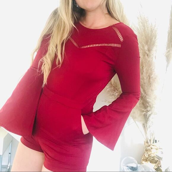 TCEC Deep Red Maroon Cutout Bell Long Sleeve Zip Pockets Shorts Romper Small - Picture 3 of 6
